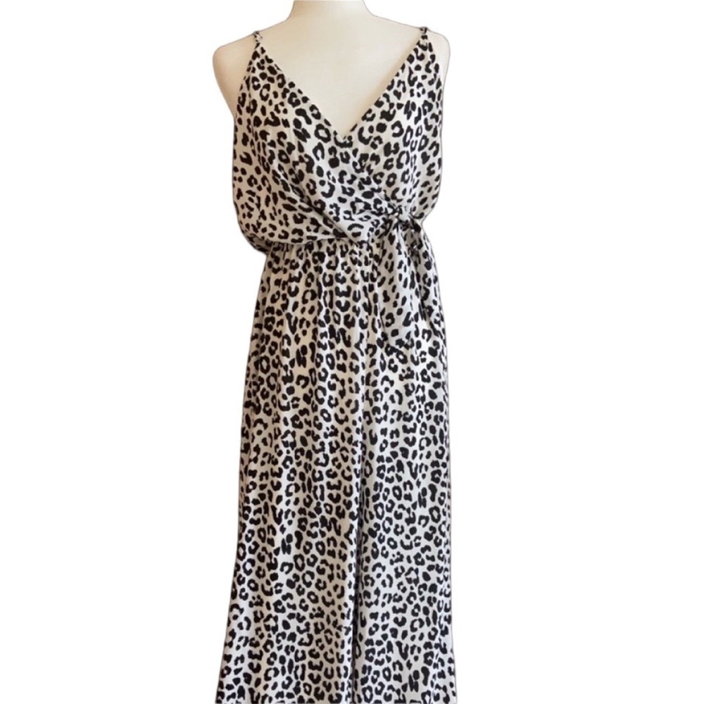 NWT Express leopard jumpsuit. Size M‌‌‌